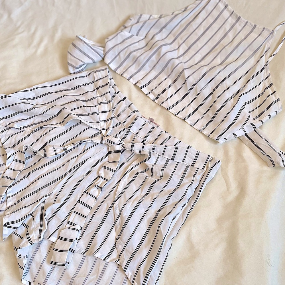 3/$15 *Good Condition* LOTTIE MOSS White & Black Striped Crop Top 2 PC Set